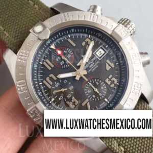 Breitling Avenger II  Chronograph de Titanio Laminado con PVD Mejor Edición Dial de Carbono con Correa de Nylon Verde